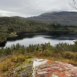 Flott Familiehytte Pa Haukas I Strandebarm Casa de Férias *