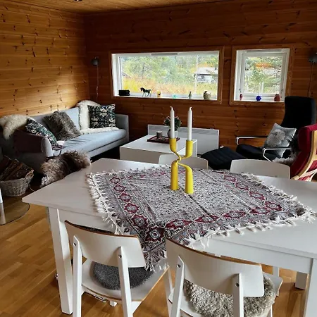 Flott Familiehytte Pa Haukas I Strandebarm Kvam